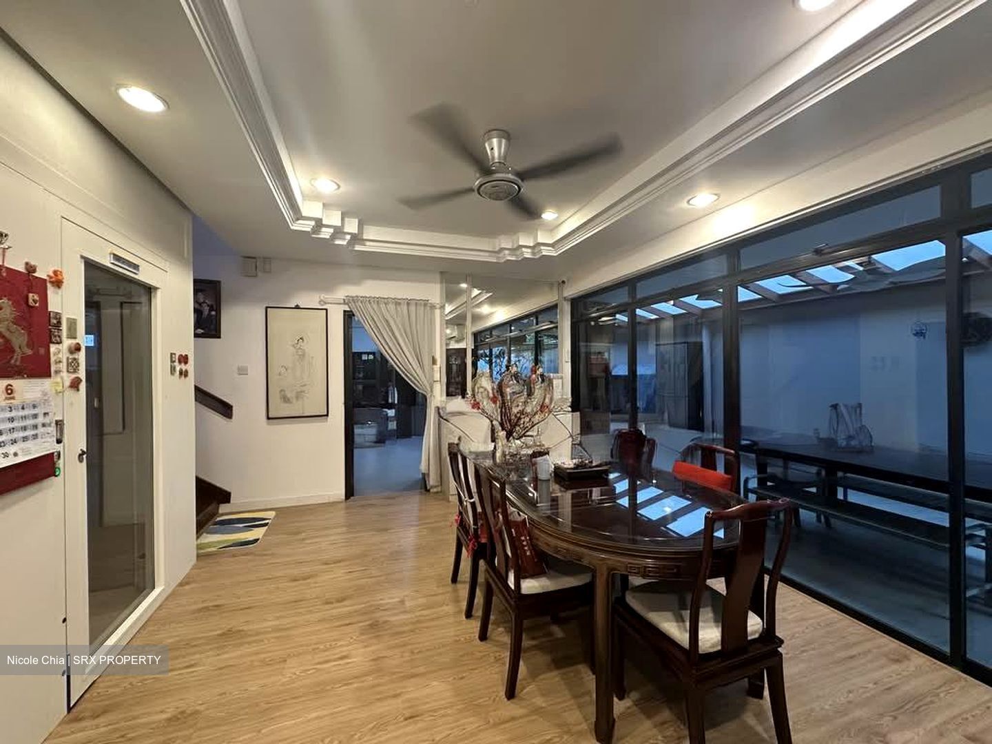Phillips Avenue (D19), Terrace #568670701
